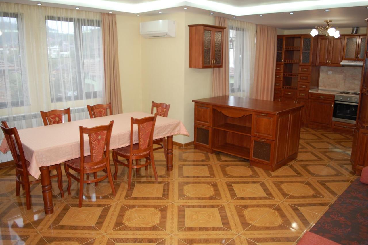 Готель Mutafova House Трявна Екстер'єр фото